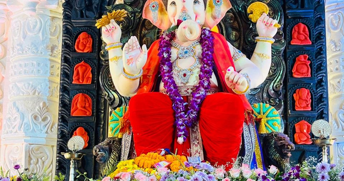 Crowns worth 30 lakhs worn on Ganpati Bappa on Ganesh Chatur