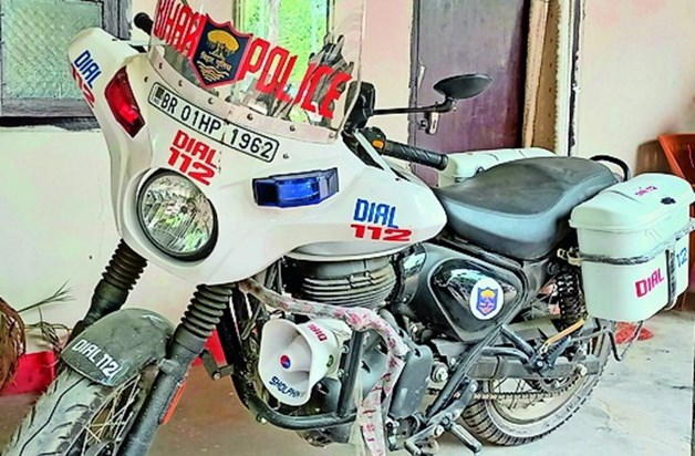 Amazing: Criminals looted the pistol and bike of a policeman Amazing: Criminals looted the pistol and bike of a policeman