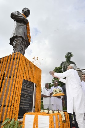Pandit dindayal upadhyay ki jaynti pr cm nitish kumar ne kiy Pandit dindayal upadhyay ki jaynti pr cm nitish kumar ne kiy