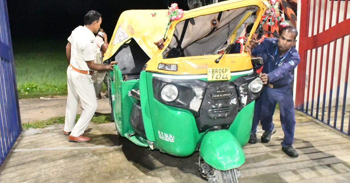 An auto rickshaw full of women and children going to see a f