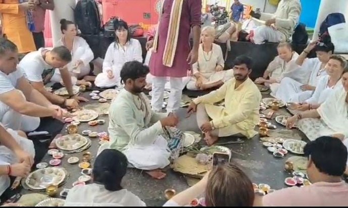 Gaya Ji is famous not only in the country but also abroad. Gaya Ji is famous not only in the country but also abroad.