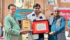  Manoj Bhavuk was honored with Pati Akshar 