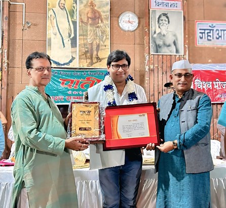 Manoj Bhavuk was honored with Pati Akshar Manoj Bhavuk was honored with Pati Akshar