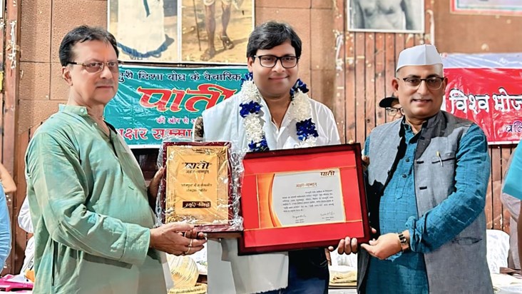  Manoj Bhavuk was honored with Pati Akshar 