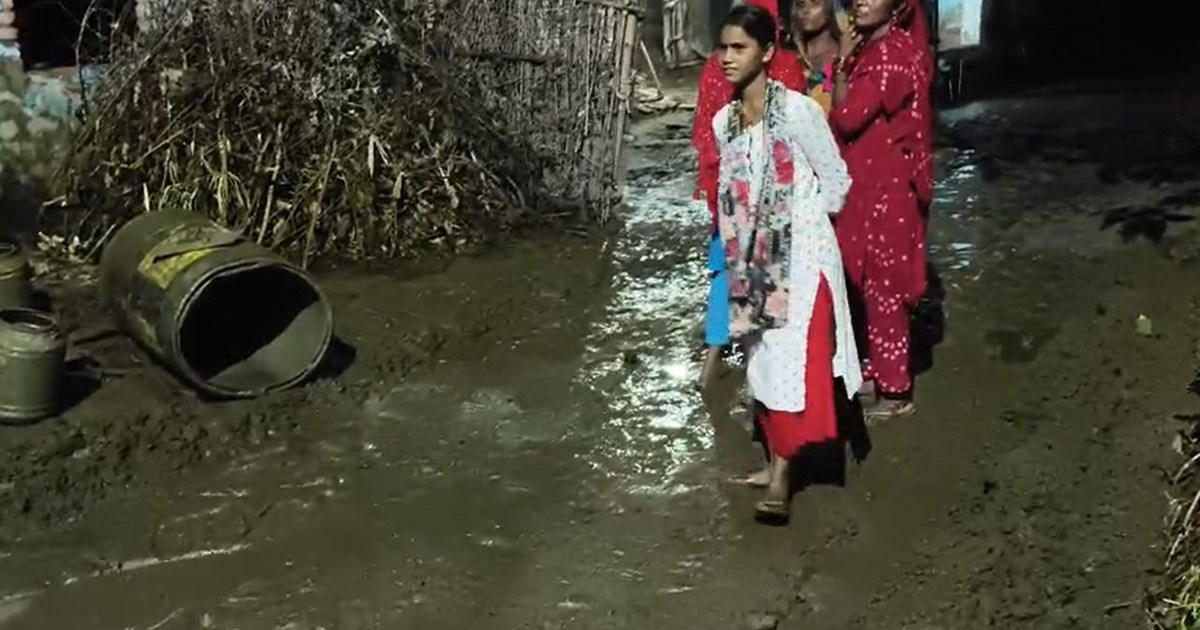 People got angry after seeing road construction on mud in th