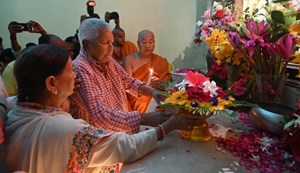 After Pind Daan, Lalu reached Mahabodhi Temple to have darshan of Lord Buddha