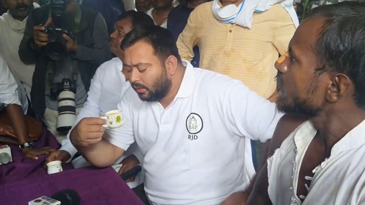 Tejashwi reached the police station with the YouTuber