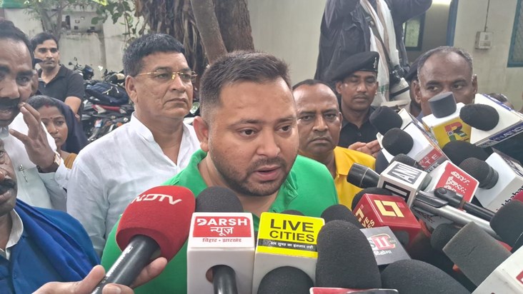 Tejashwi Yadav sets out on the second day of Bihar Adhikar Y Tejashwi Yadav sets out on the second day of Bihar Adhikar Y