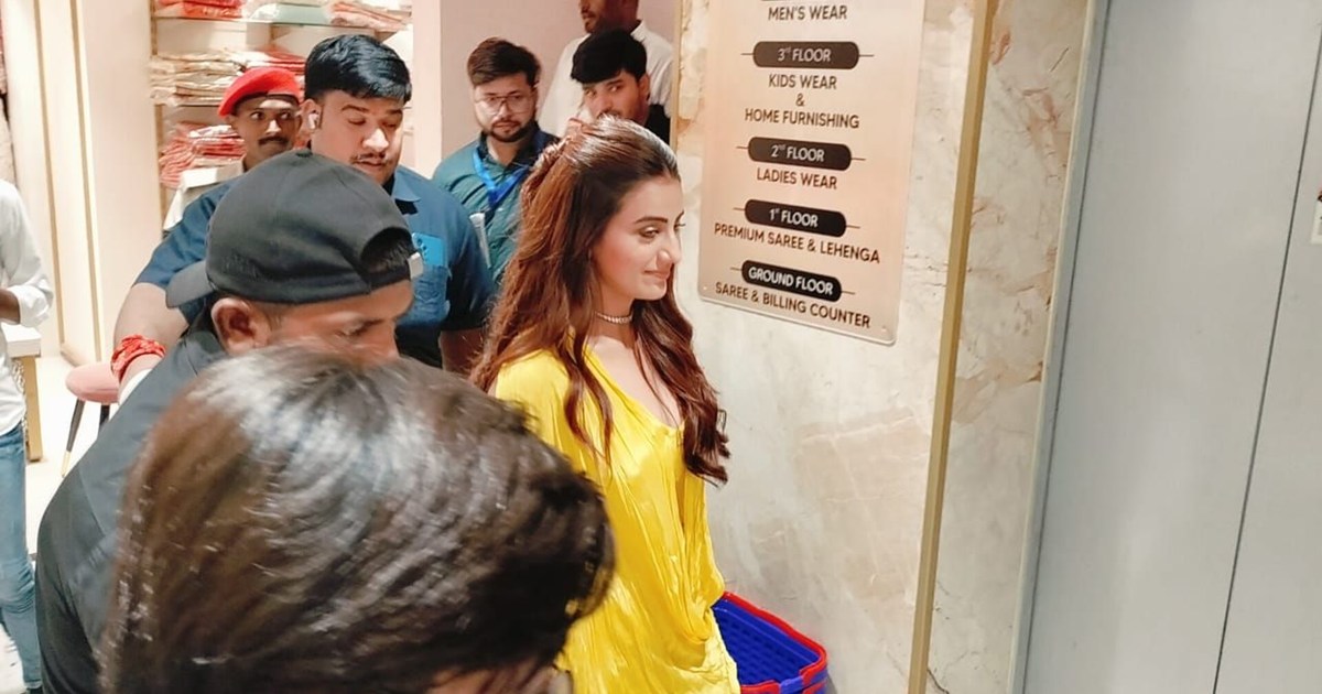 Akshara Singh has a 36 figure with Bhojpuri actor