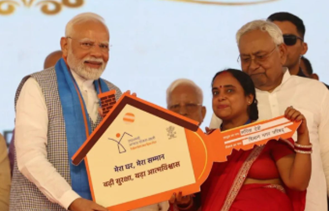 PM Modi Gift: PM Modi ne jeevika didiyon ke liye 105 crore k PM Modi Gift: PM Modi ne jeevika didiyon ke liye 105 crore k