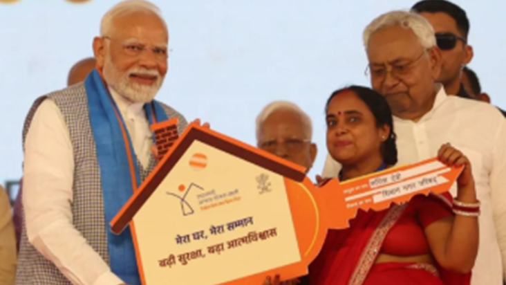 PM Modi Gift: PM Modi ne jeevika didiyon ke liye 105 crore k