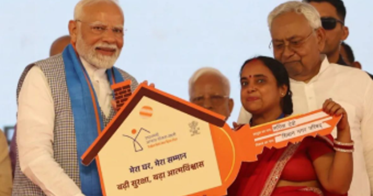 PM Modi Gift: PM Modi ne jeevika didiyon ke liye 105 crore k