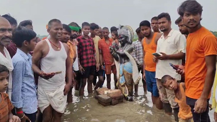 Ancient idol of Lord Krishna found in the field