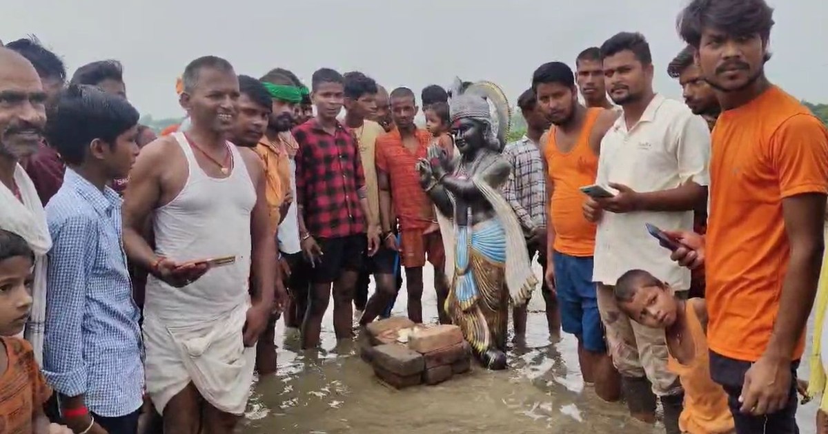Ancient idol of Lord Krishna found in the field