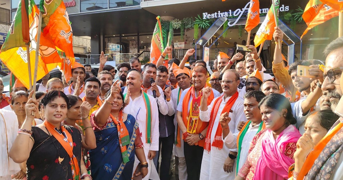 Minister Sunil Kumar landed on the road