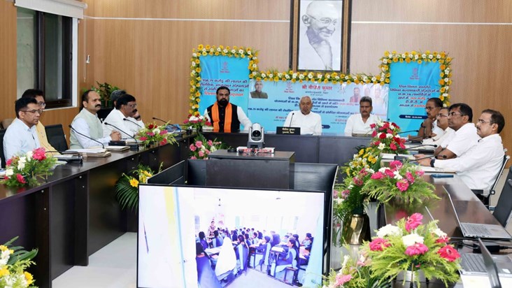 CM transfers Rs 2,920 crore to students' accounts through db
