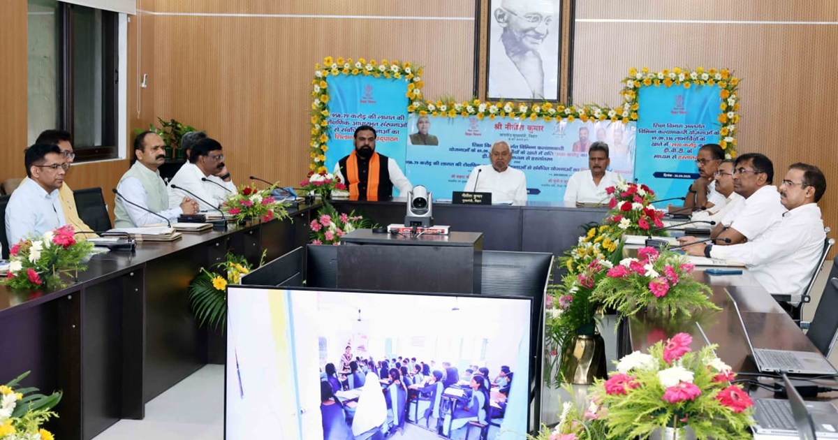 CM transfers Rs 2,920 crore to students' accounts through db