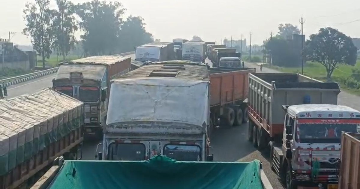 There is chaos on the UP-Bihar border, thousands of vehicles