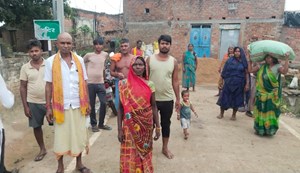 Public distribution system shopkeeper does not give ration