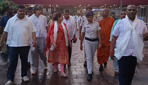 Lalu ki laadli beti Rohini Acharya pahunchi Bhagwan Buddha ke sharan mein... Saath mein putr bhi nazar aaye...