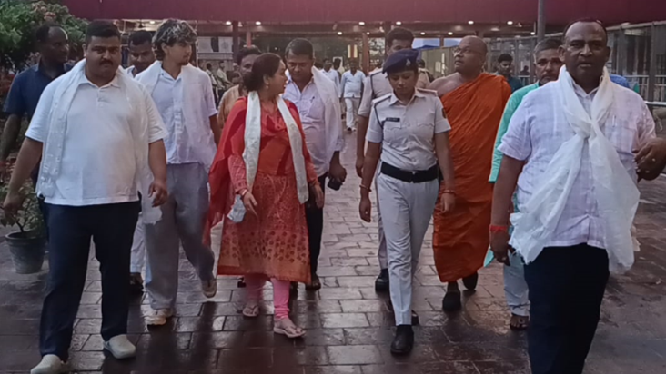Lalu ki laadli beti Rohini Acharya pahunchi Bhagwan Buddha k