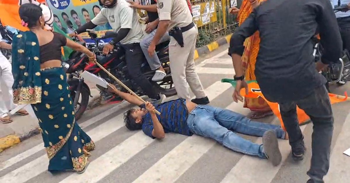 The effect of Bihar bandh is visible in the capital Patna