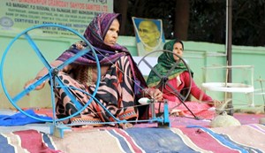 Khadi takes new flight in Bihar: Charkha-loom available at 90% subsidy