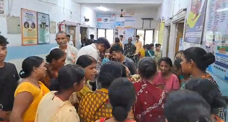 2 died in a road accident राजधानी में सड़क हादसे में दो युवक ने मौके पर तोड़ा दम, तीसर