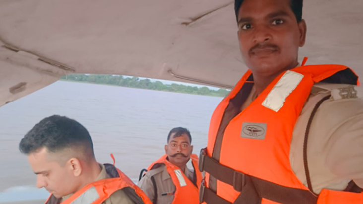 Bihar News : Bihar me avaidh khanan par shikanja, Patna Poli