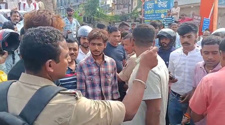Two miscreants had to pay a heavy price for snatching the ch Two miscreants had to pay a heavy price for snatching the ch