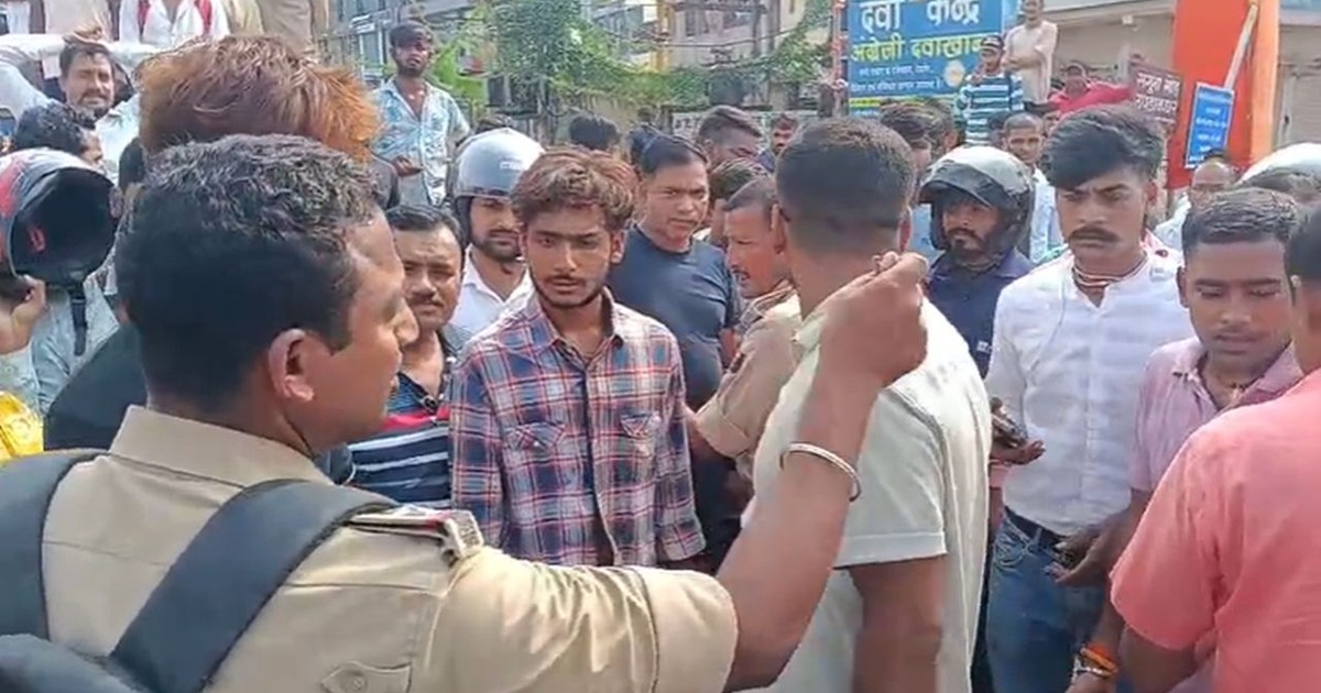 Two miscreants had to pay a heavy price for snatching the ch