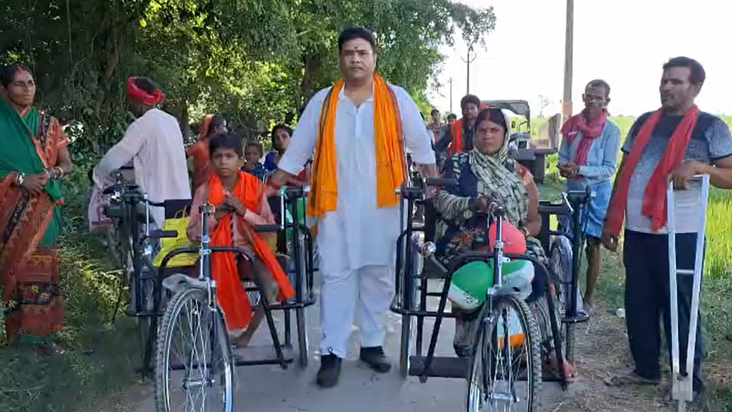 Bihar News: Do darjan se adhik divyang janon ke beech trai c