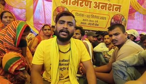 People troubled by waterlogging started a hunger strike