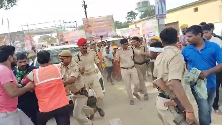 Minister Shravan Kumar once again became a victim of crowd
