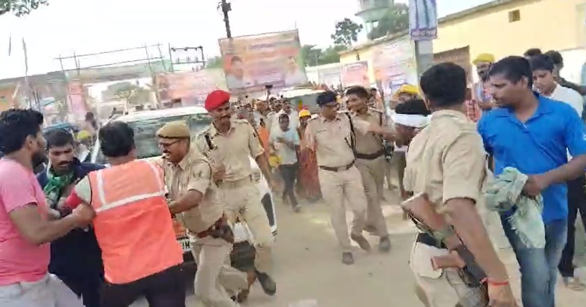 Minister Shravan Kumar once again became a victim of crowd