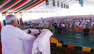 Chief Minister participated in the dialogue program organized with NDA workers in Madhubani.