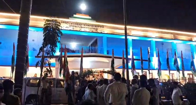 Leaders from across the country, including Rahul, Sonia, Kha Leaders from across the country, including Rahul, Sonia, Kha
