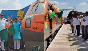 There is an atmosphere of happiness among the people of the area due to the running of Amrit Bharat train from Chhapra to Delhi.