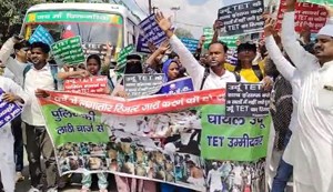 After STET and TRE-4 candidates, now Urdu TET candidates have taken to the streets.
