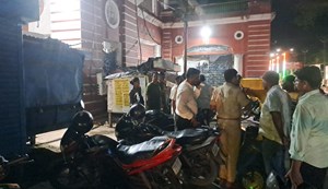 Under the nose of the police, in broad daylight, the miscreants stole stamps worth Rs 20 lakh