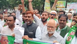 AIMIM state president reached Rabri residence playing drums