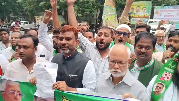 AIMIM state president reached Rabri residence playing drums
