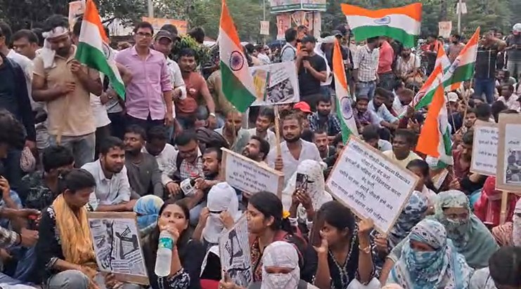 Protesting contract workers reached BJP office before JP Nad Protesting contract workers reached BJP office before JP Nad