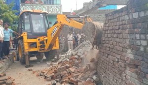Bulldozer runs on Chief Councilor's house in CM's home district