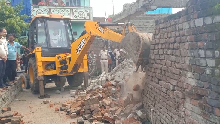Bulldozer runs on Chief Councilor's house in CM's home distr