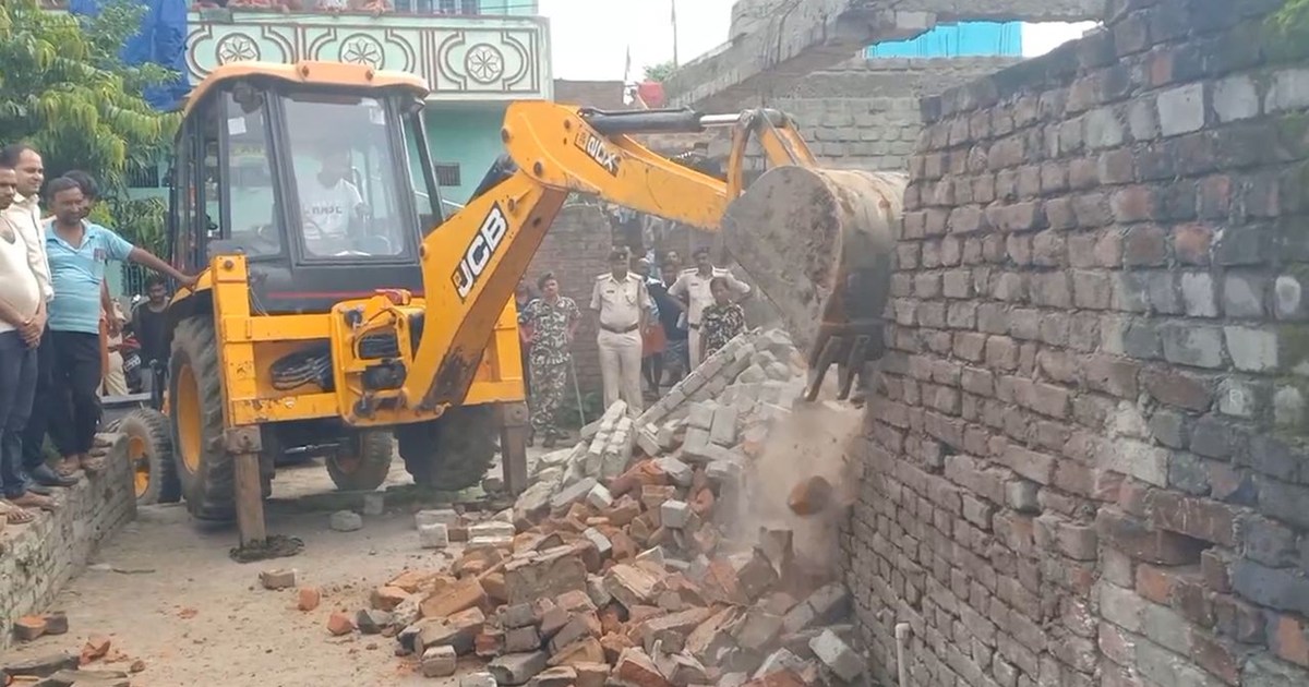 Bulldozer runs on Chief Councilor's house in CM's home distr