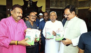 Chief Minister Nitish Kumar released the book 'Vikas Purush' at Thakurbari.