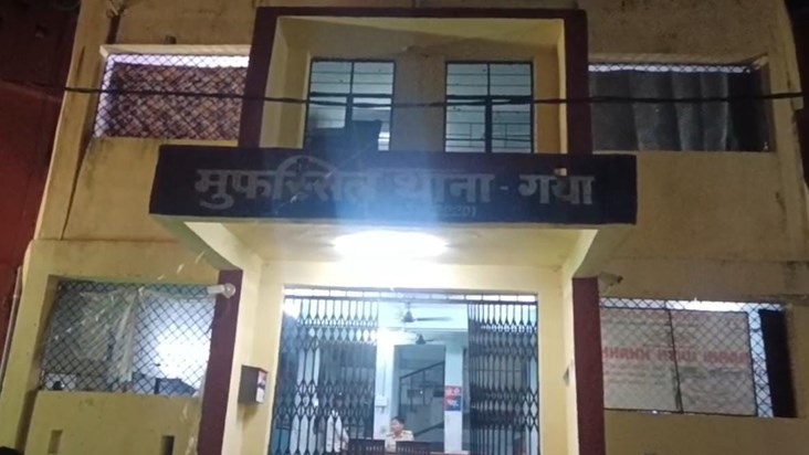 The miscreants snatched Rs 4.5 lakh from the couple who were