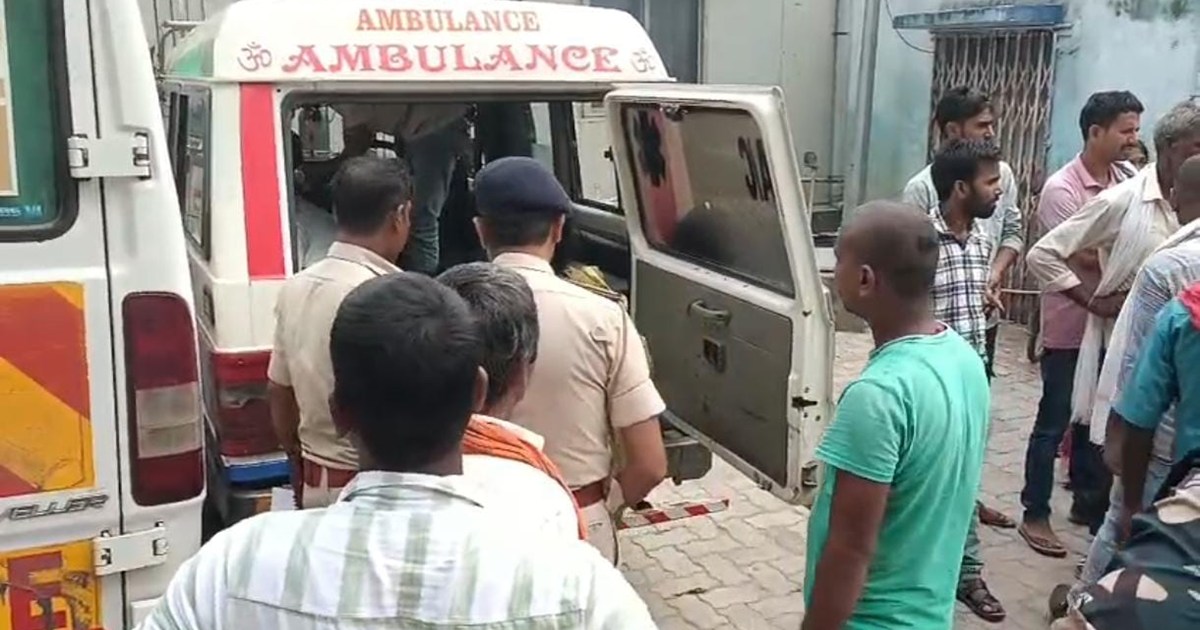 The father could not bear the death of his daughter in a roa