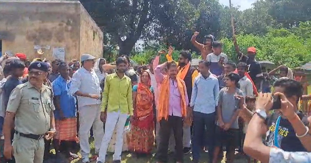 People protested against stopping of trains